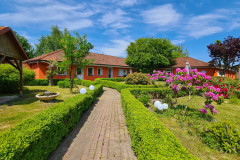 Feriendorf Rügen Innenhof vom Eingang her